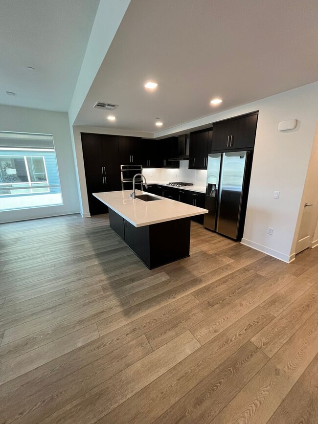 Building Photo - 2410 Community Ln