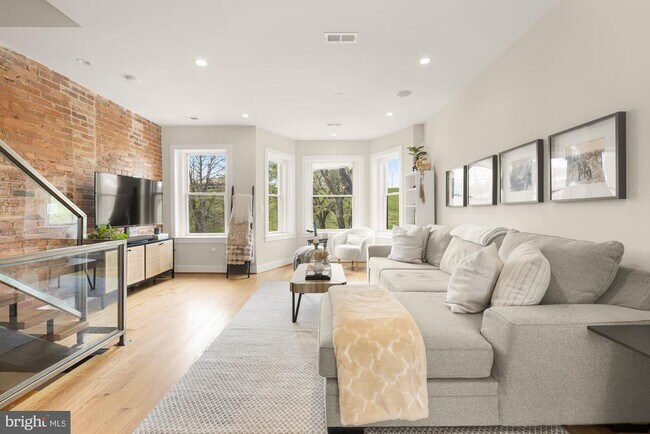 Foto del edificio - 122 Bryant St NW