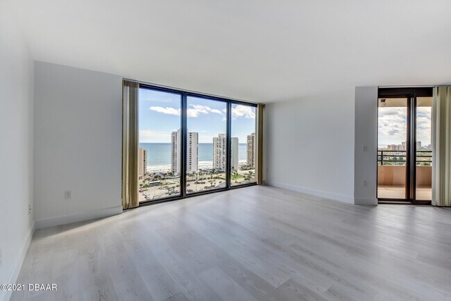 Building Photo - 1 Oceans W Blvd