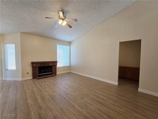 Foto del edificio - 761 Butternut Ct