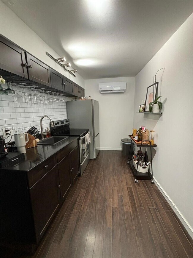 Foto del edificio - 900 Bay Dr