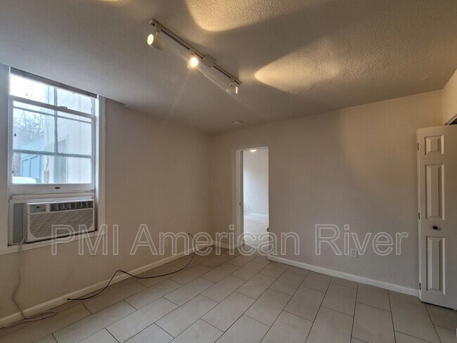 Foto del edificio - 1716 Capitol Ave