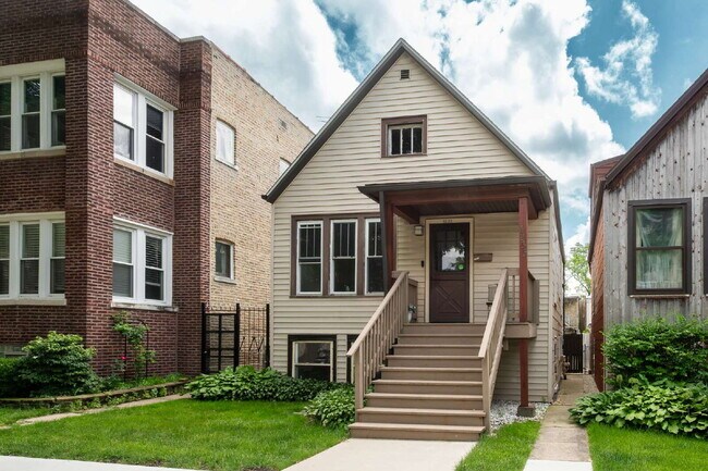 Foto del edificio - Beautiful 4 Bed 2 Bath home in the heart of Irving Park!