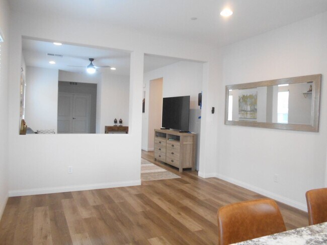 Building Photo - Charming single-story home located in the ...