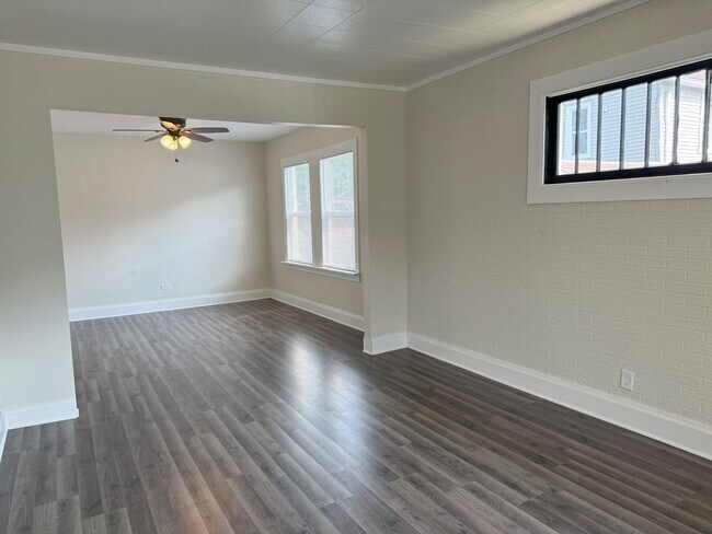 Foto del edificio - 5 bedroom home near Lincoln Park and Uptown