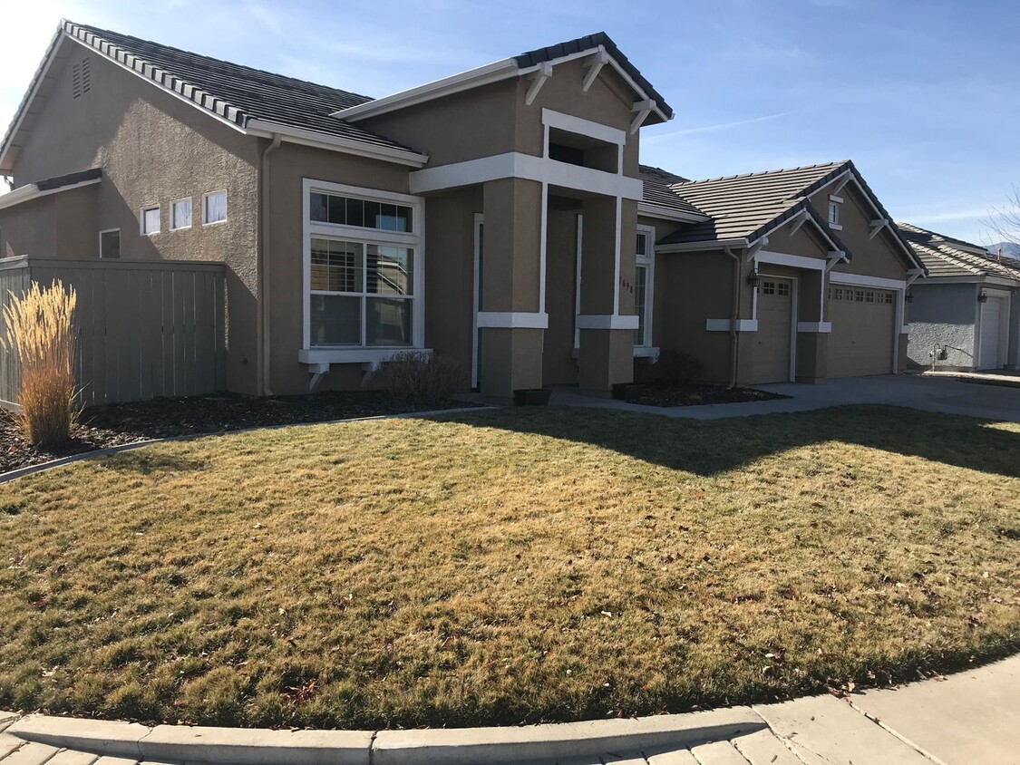 Primary Photo - Double Diamond Home for Rent