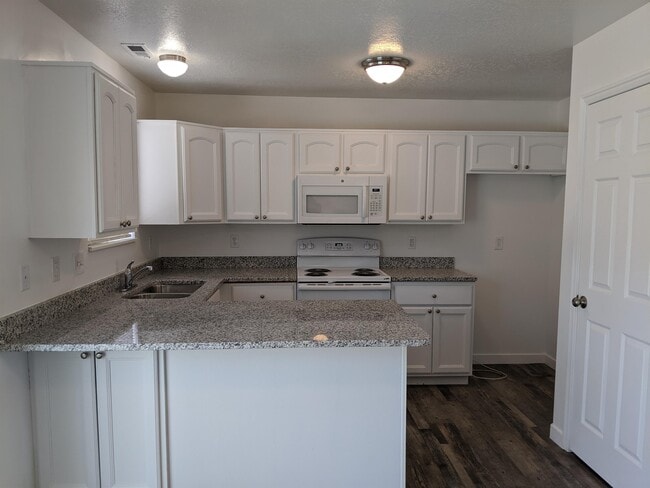 Building Photo - 435 N Kersh Dr W