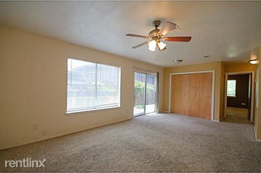 Building Photo - 2414 Long Dr