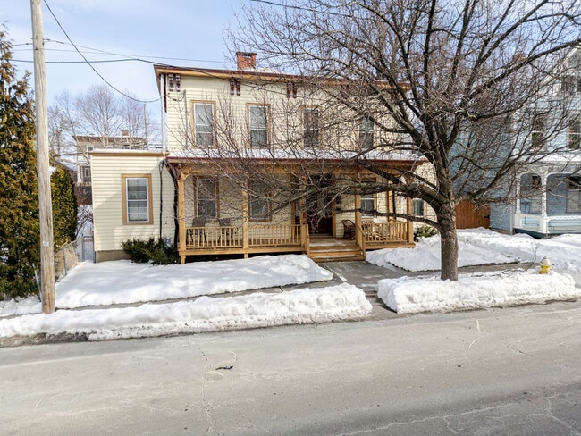 Building Photo - 552 Columbia St