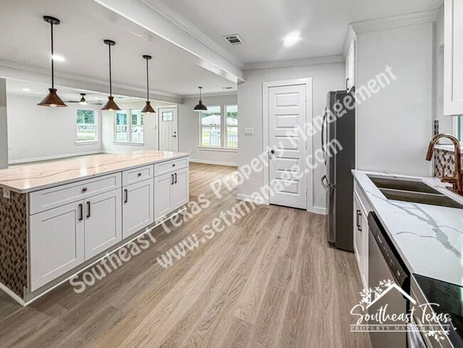 Foto del edificio - 6371 Terrell St