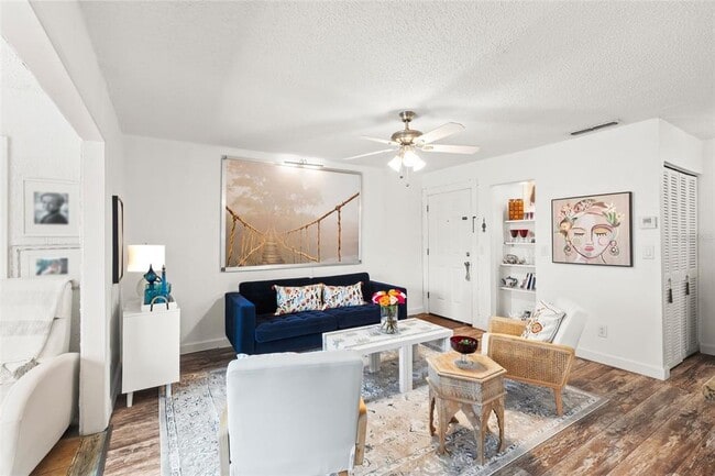 Foto del edificio - 3802 Cortez Cir