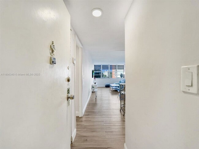 Building Photo - 1351 NE Miami Gardens Dr