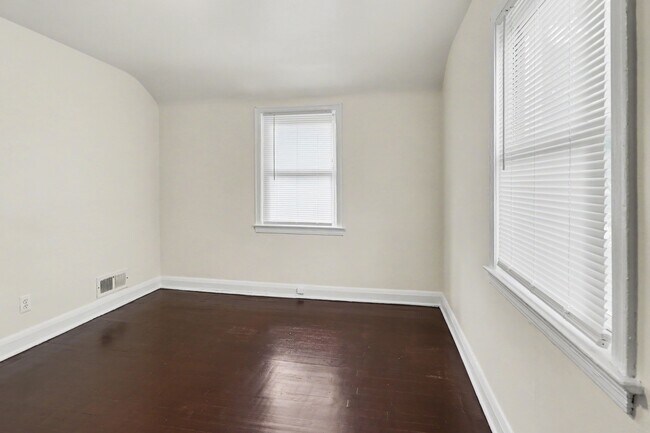 Foto del edificio - 3219 Taylor Ave