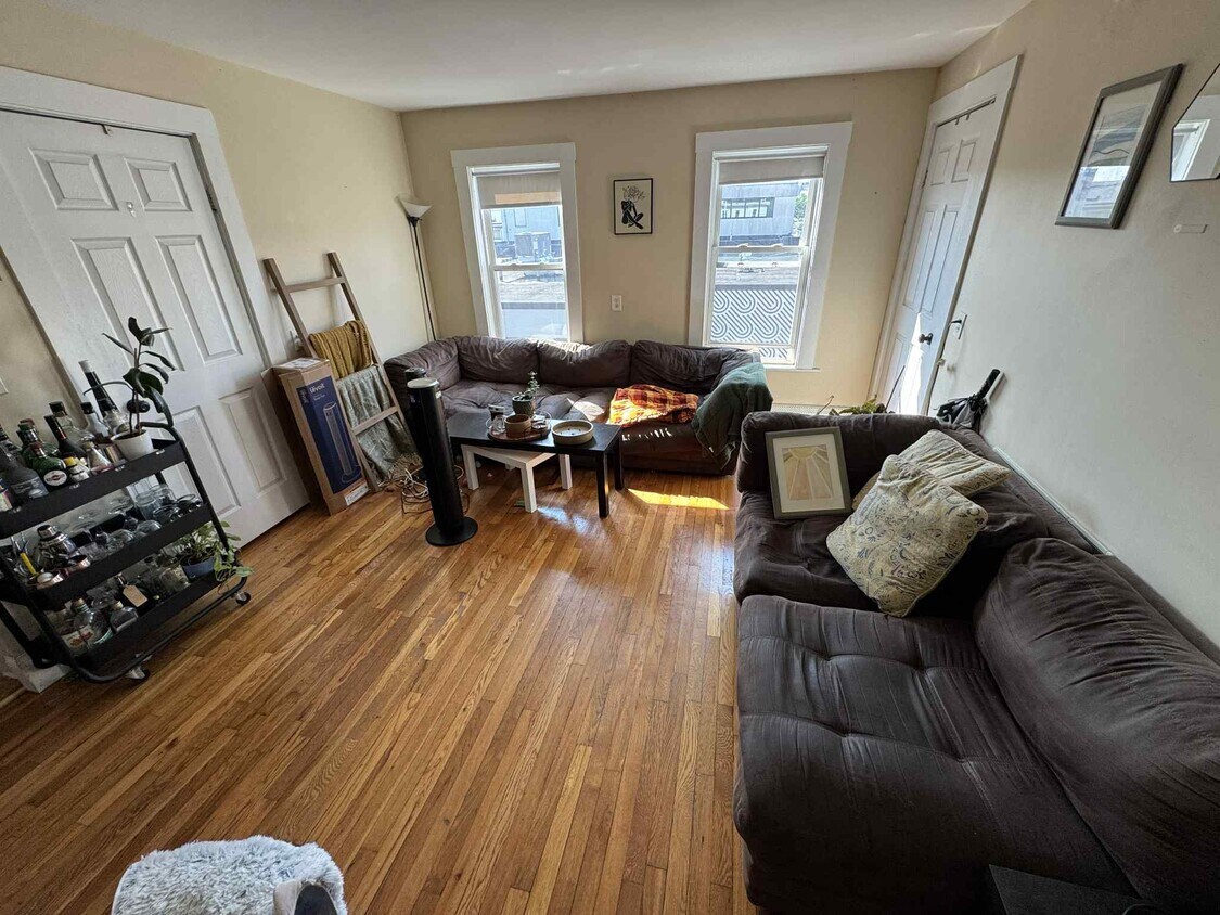 Foto principal - 53 W 7th St