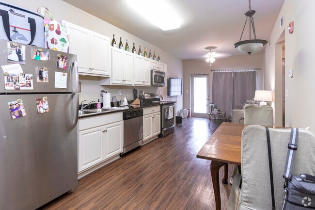 1 bed, 1 bath, 480 sq ft - Broadstreet Village Apartments