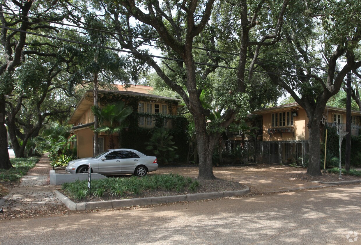Primary Photo - 3416 Yoakum Blvd