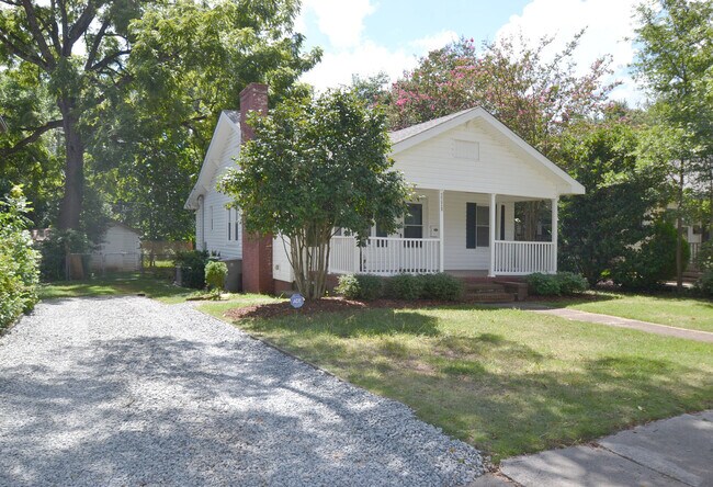 Building Photo - Plaza Midwood area - Commonwealth Ave 2 be...