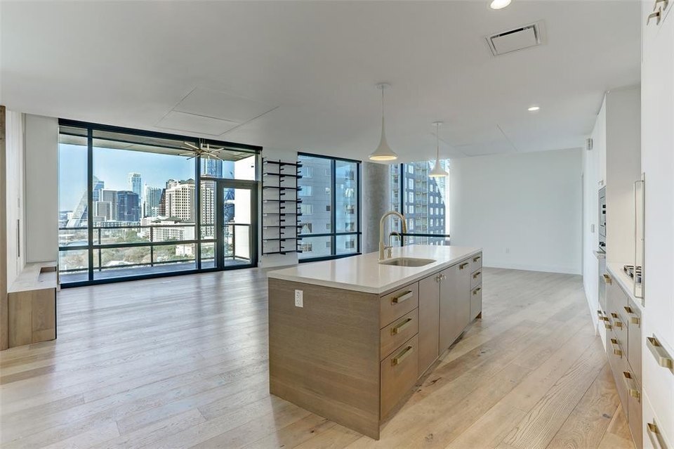 Primary Photo - Apartment for Rent