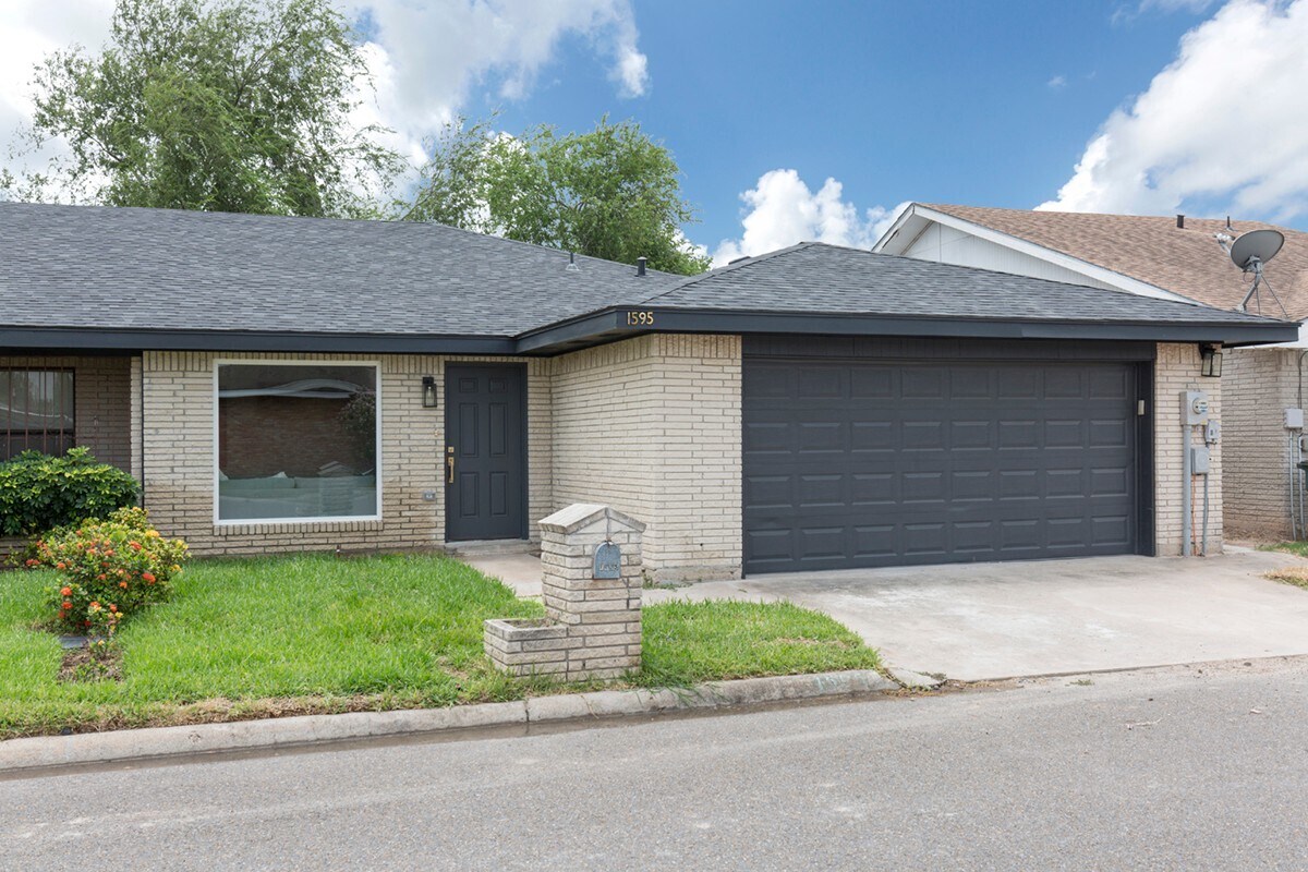 Primary Photo - 1595 W Gastel Cir