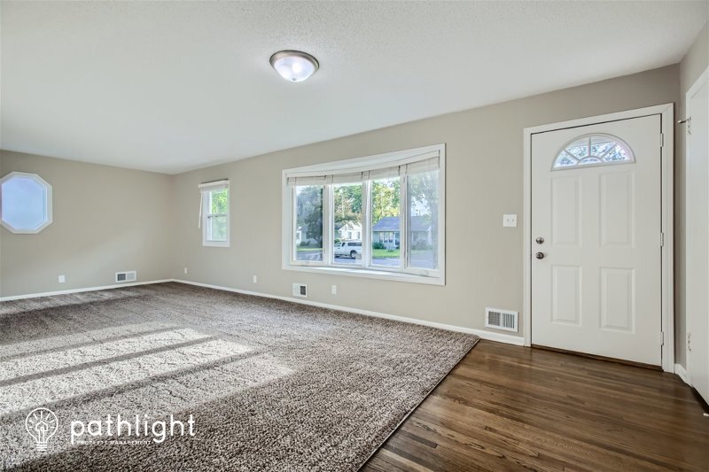 Foto principal - 221 2nd Ave SE