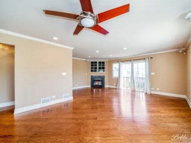 Building Photo - 886 S Insignia Ct