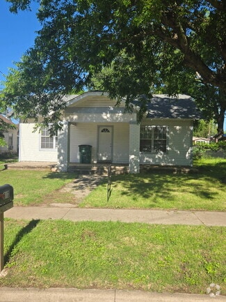 Building Photo - 813 N Commerce St