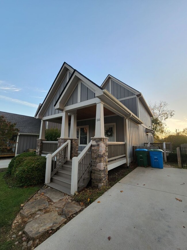 Building Photo - Arden Rental!