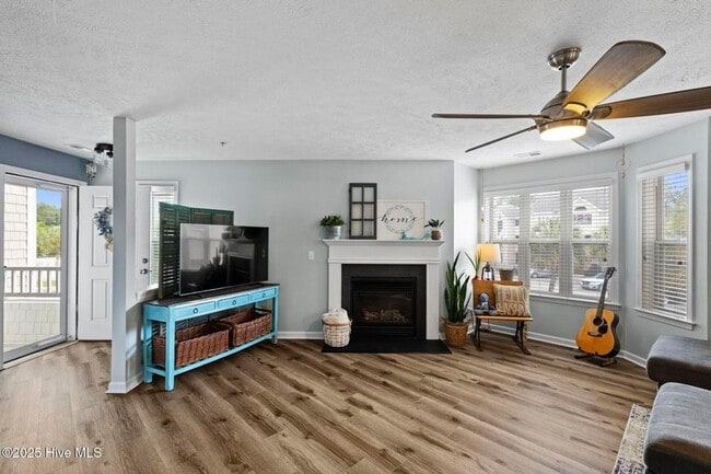 Building Photo - Fully furnished dream condo in Carolina Beach