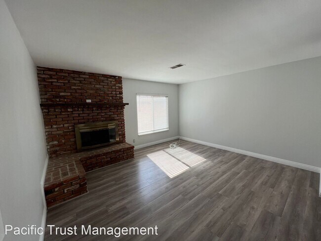 Building Photo - 3 br, 1.5 bath House - 10361 Angela Ave
