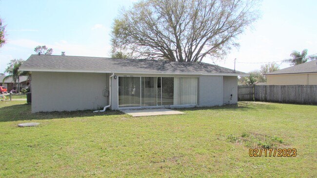 Building Photo - 309 SE Bayview Terrace