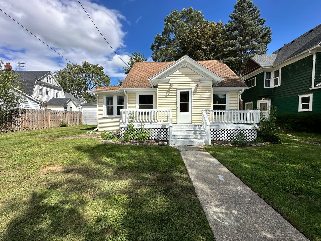 Primary Photo - Three Bedroom Home in Battle Creek