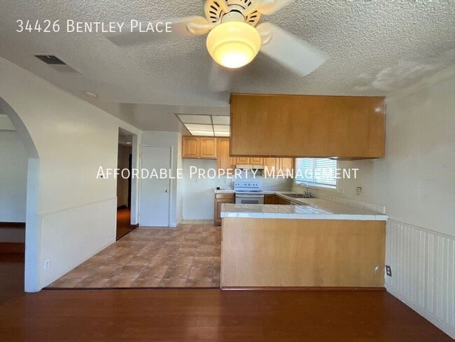 Photo - 34426 Bentley Pl House