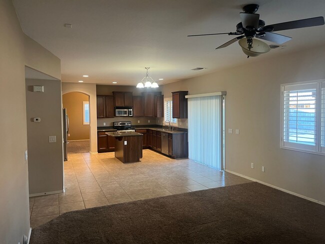 Building Photo - 16412 W Hope Dr