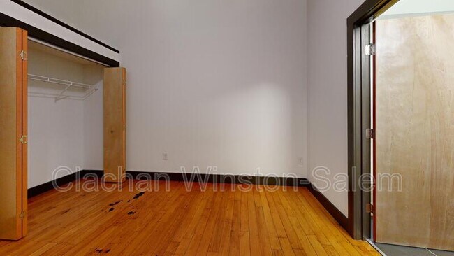Foto del edificio - 101 E. Sixth St.