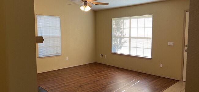 Building Photo - ***1663 N. Saddlehorn Avenue***