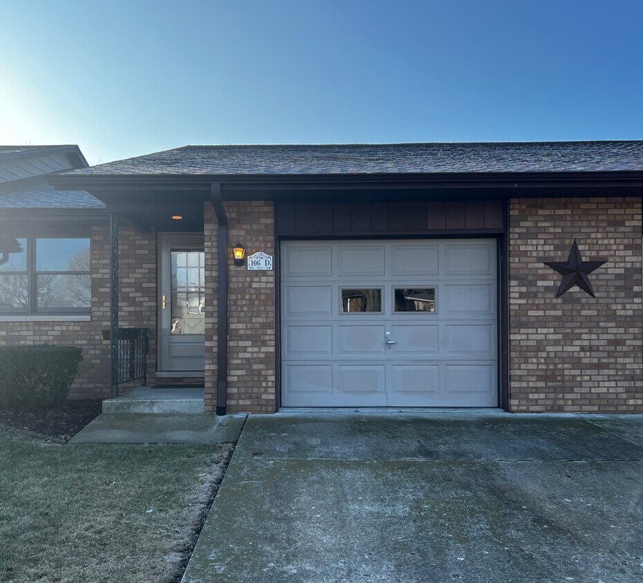 Foto principal - 106 N Menominee Dr