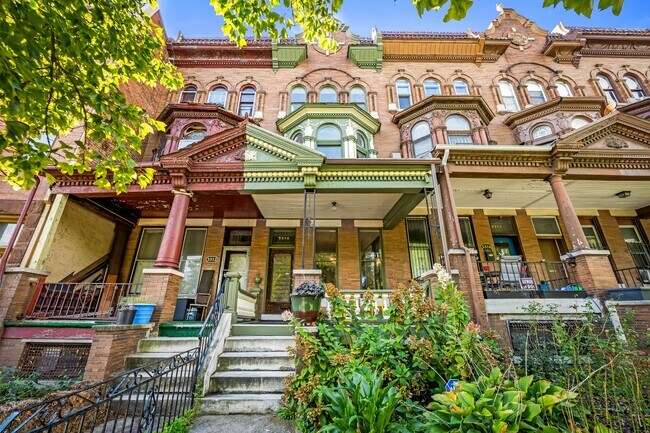 Foto del edificio - 3314 Auchentoroly Terrace