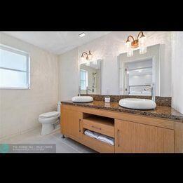 Building Photo - 2681 S Course Dr