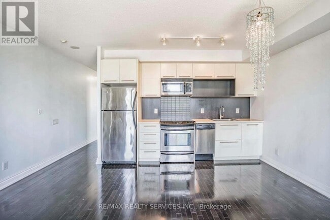 Building Photo - 25 Carlton St.