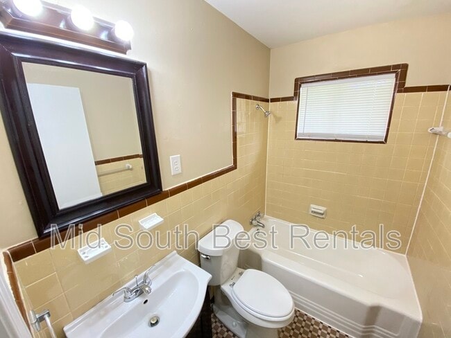 Building Photo - 2094 Wellons Ave