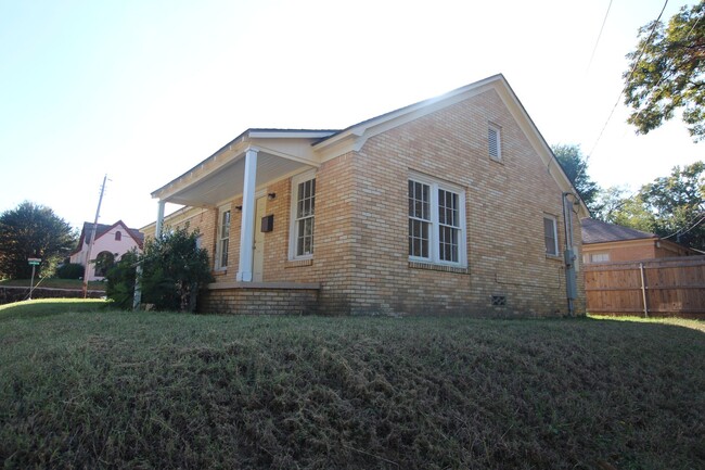 Foto del edificio - Coming Soon! Charming 2 Bedroom in Tyler!