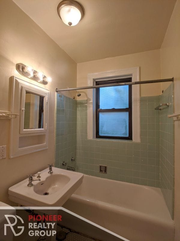 Building Photo - 4546 N Damen Ave