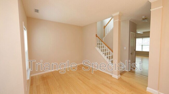 Foto del edificio - 5305 Pitch Pine Ct