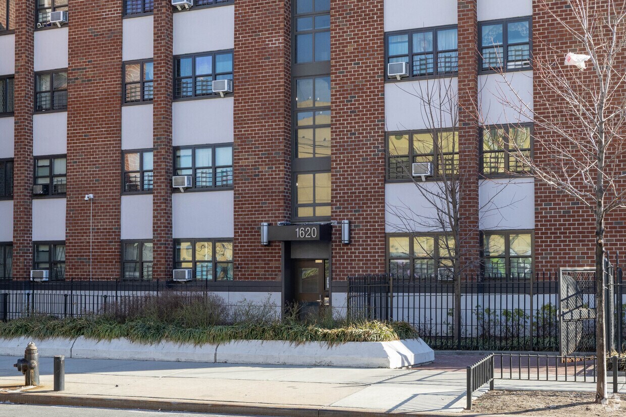 Foto del edificio - WEEKSVILLE GARDENS