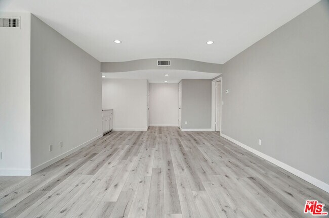 Building Photo - 10823 Camarillo St