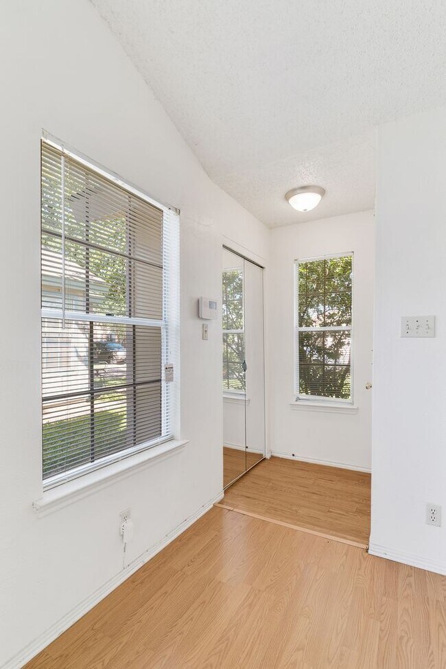 Building Photo - 7020 Elmbank, San Antonio TX 78244