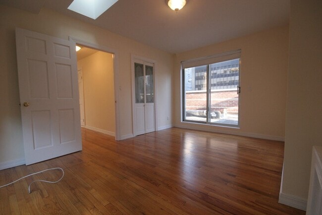 Building Photo - 55 W 55th St