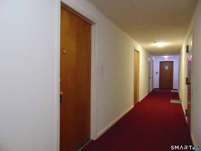 Building Photo - 87 Meadow St