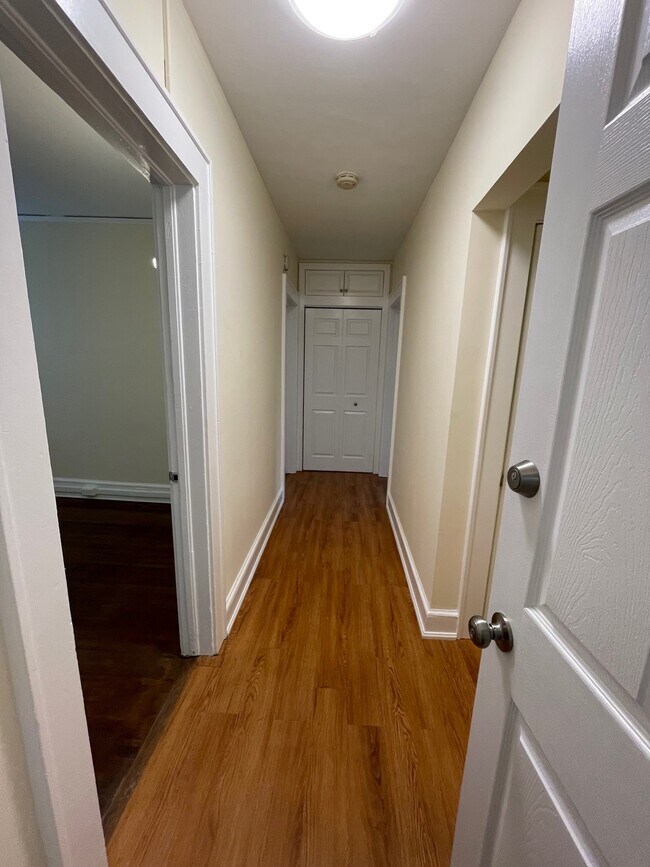 Hallway - 25 Livingston Pl
