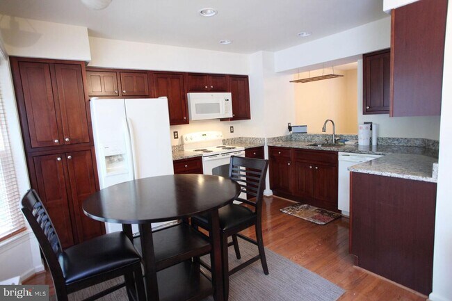 Foto del edificio - 4729 Columbia Rd